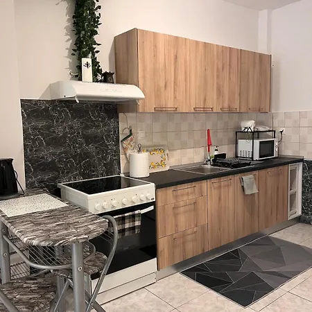 Apartment Feels Like Cozy & Close To The Center