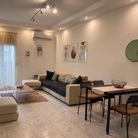 Feels Like Cozy & Close To The Center Apartment