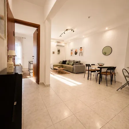 شقة Feels Like Cozy & Close To The Center *