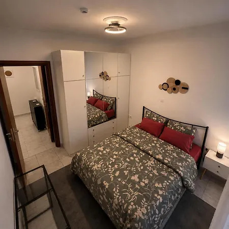 Feels Like Cozy & Close To The Center شقة سالونيك
